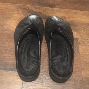 Oofos orthopedic flip flops size 8